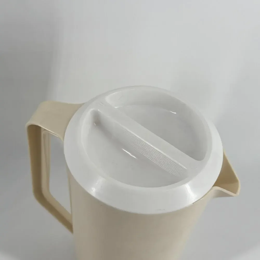 RUBBERMAID 2 1/4 qts Almond Beverage Pitcher #2129 & White Ice Guard Lid
